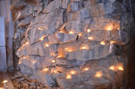 Ljus på bergväggen