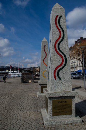 Upplysande obelisker