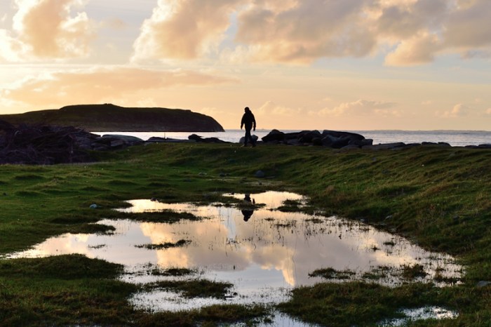 Speglingen i kvällsljus