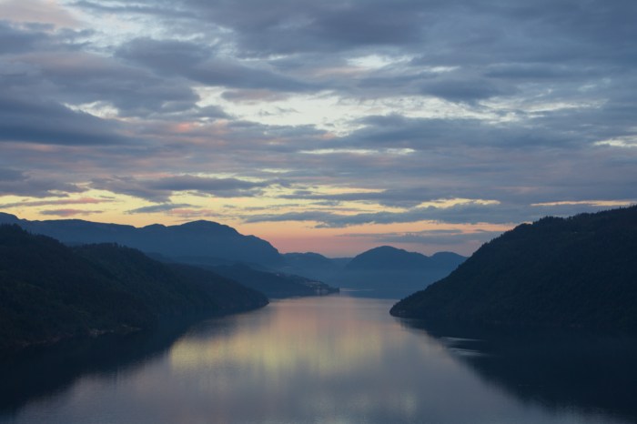 Solnedgång i fjorden